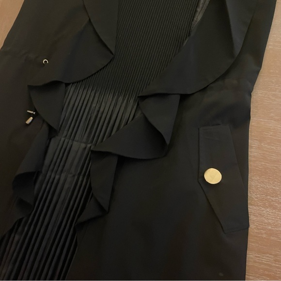 Lindi Black Ruffle Open Vest - Picture 3 of 5